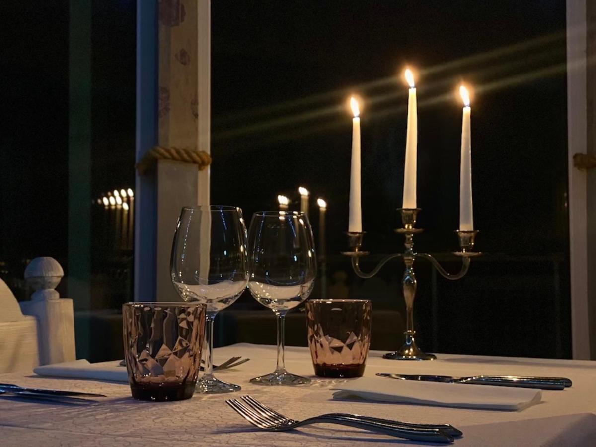 Vergi Sadam & Restoran Wirkes' Dış mekan fotoğraf