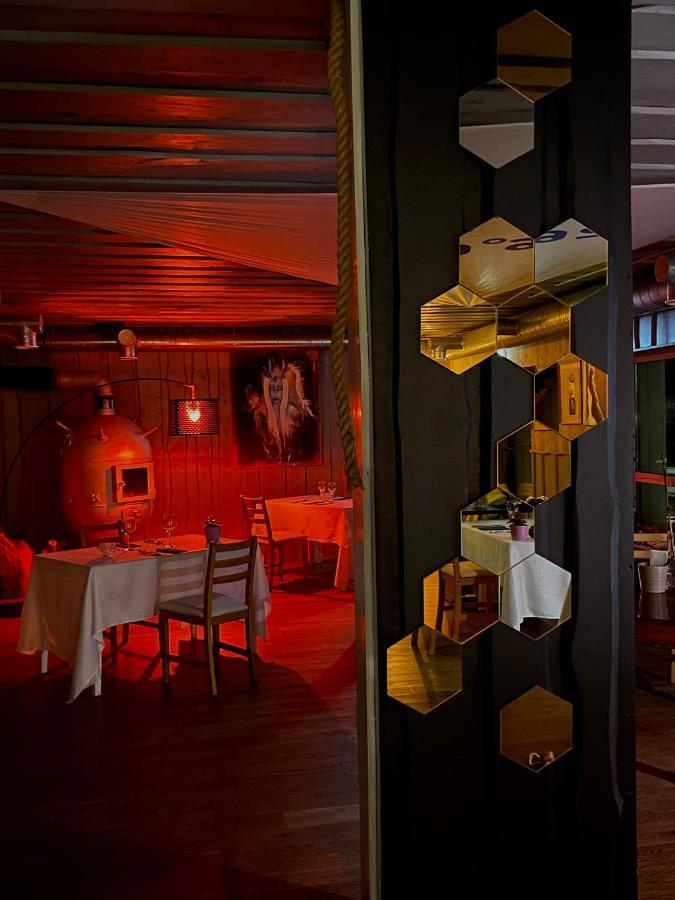 Vergi Sadam & Restoran Wirkes' Dış mekan fotoğraf